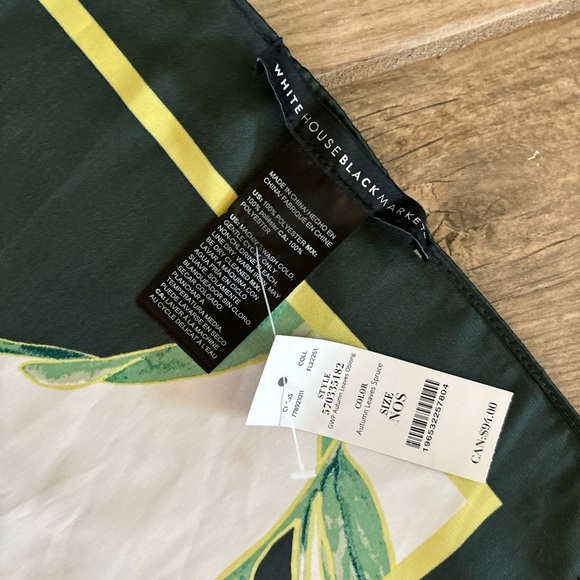White House Black Market Women's Scarf Green Floral Tag - Picture 5 of 5